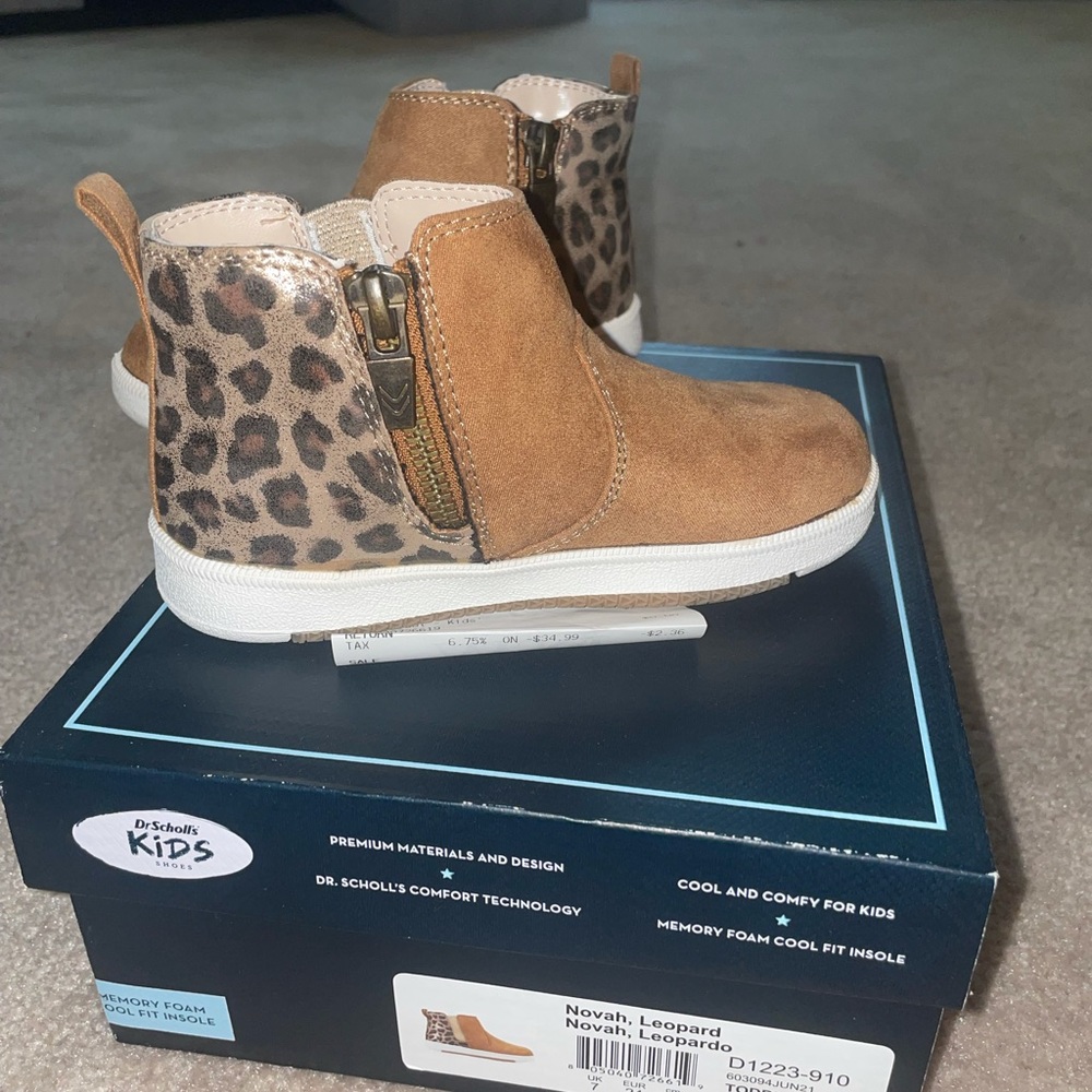 Brand new never worn DSW kids cheetah boots. Size 8